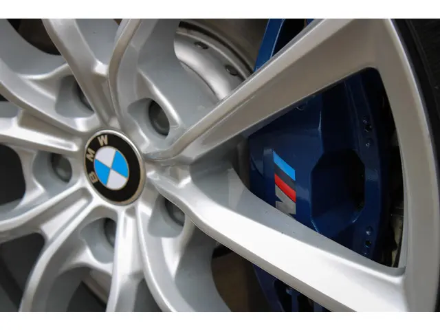 BMW 3 Serie 330i High Executive Edition 2019 Benzine 34