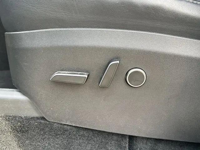 Tesla Model Y Long Range AWD 75 kWh 2022 Elektrisch 17