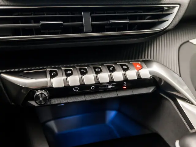 Peugeot 3008 1.2 PureTech Sport 2021 Benzine 9