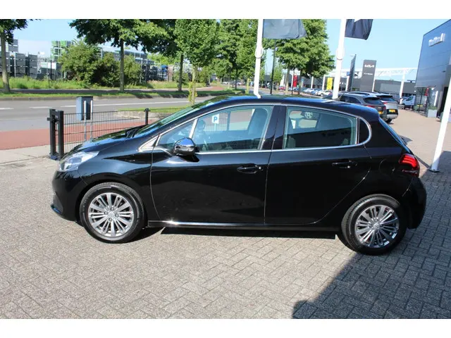 Peugeot 208 1.2 PureTech Allure 2016 Benzine 9