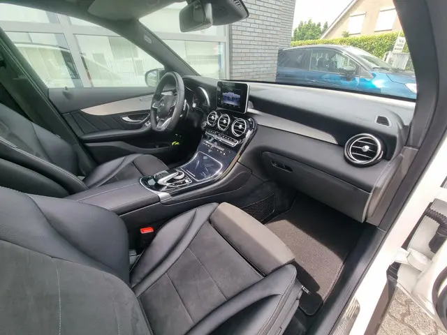 Mercedes-Benz GLC 250 4MATIC Prestige 2017 Benzine 24