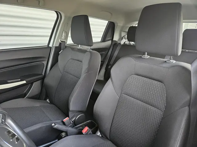 Suzuki Swift 1.2 Comfort Smart Hybrid 2023 Benzine 6