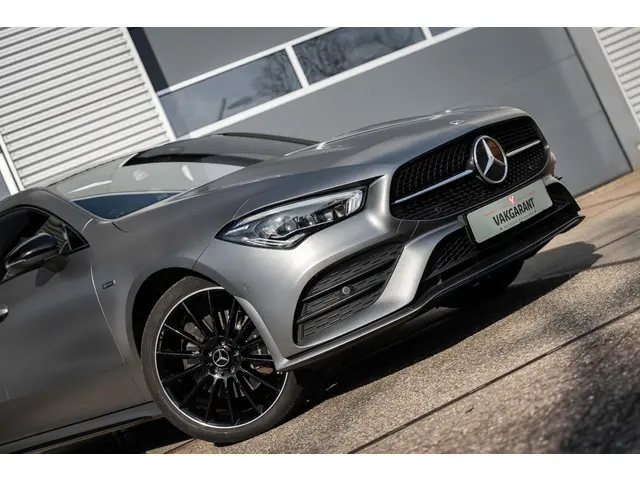 Mercedes-Benz CLA 250 e AMG 2020 Hybride Benzine 45