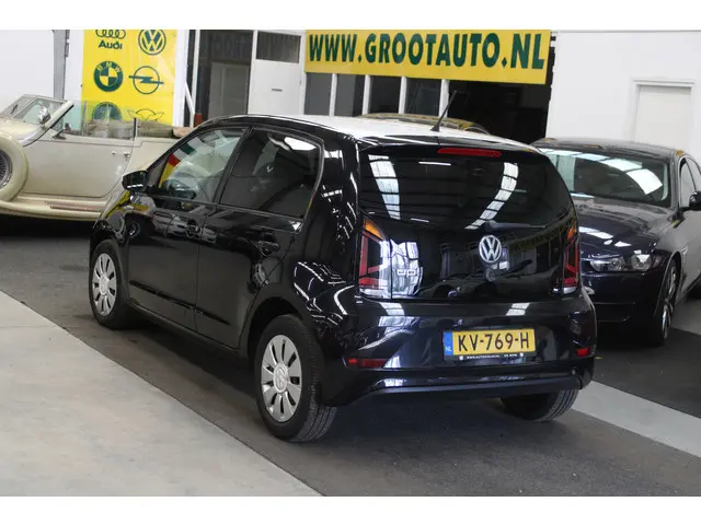 Volkswagen up! 1.0 BMT move up! 2017 Benzine 4