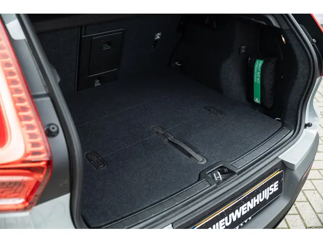 Volvo XC40 B4 Plus Dark Aut 2025 Benzine 18