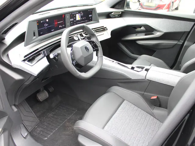 Peugeot 5008 1.2 Hybrid 145 Allure 2025 Hybride Benzine 18