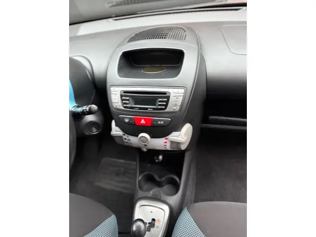 Toyota Aygo 1.0 VVT-i Dynamic Blue Automaat 2013 Benzine 26