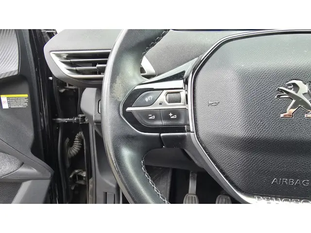 Peugeot 3008 1.2 PureTech Active 2018 Benzine 17