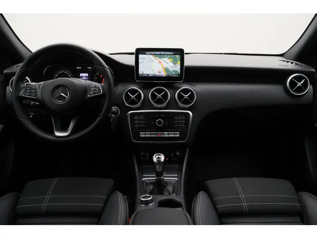 Mercedes-Benz A-Klasse 180 Ambition AMG 2016 Benzine 2