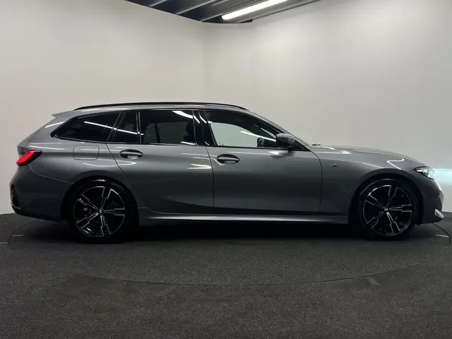 BMW 3 Serie Touring 318i 2023 Benzine 40