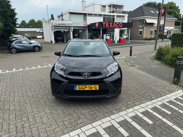 Toyota Aygo X 1.0 VVT-i S-CVT Play 2023 Benzine 2