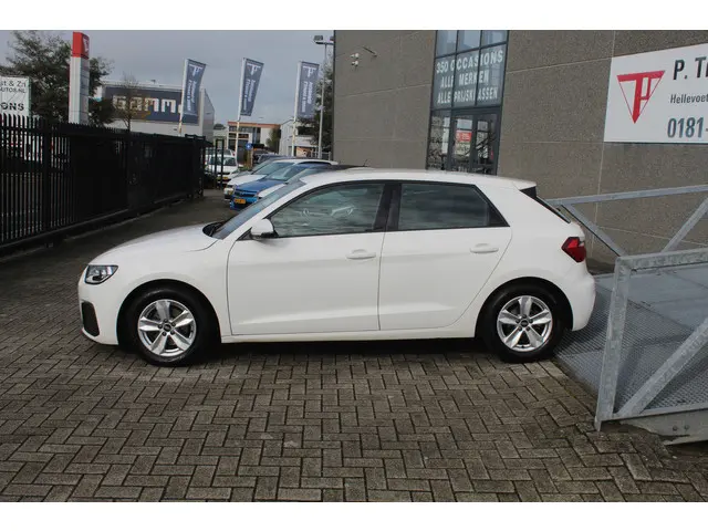 Audi A1 Sportback 30 TFSI Pro Line 2020 Benzine 2
