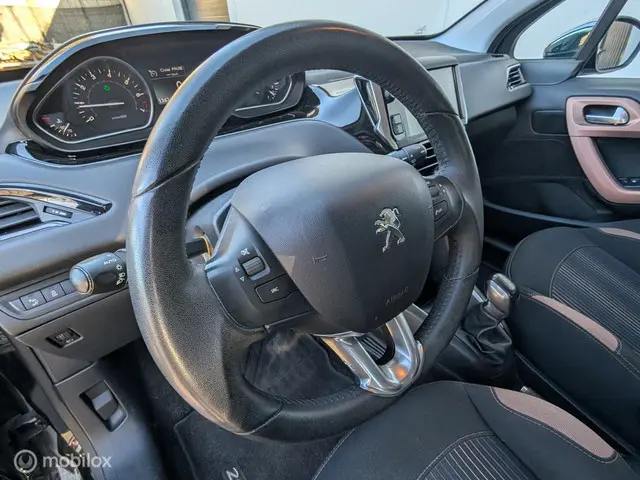 Peugeot 208 1.2 VTi Urban Soul 2013 Benzine 14