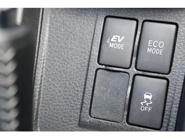 Toyota Yaris 1.5 Hybrid Dynamic, 2017 Hybride Benzine 35