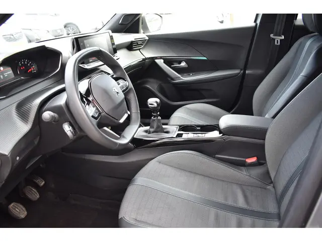 Peugeot 2008 1.2 PureTech Allure 2023 Benzine 6