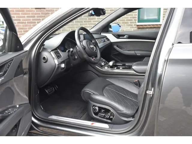 Audi A8 4.0 TFSI S8 quattro Pro Line+ 2013 Benzine 4