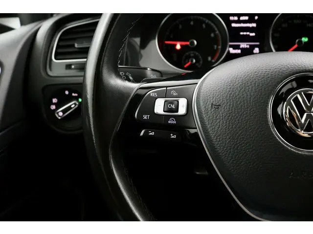 Volkswagen Golf 1.0 TSI Highline zwart 2017 Benzine 16