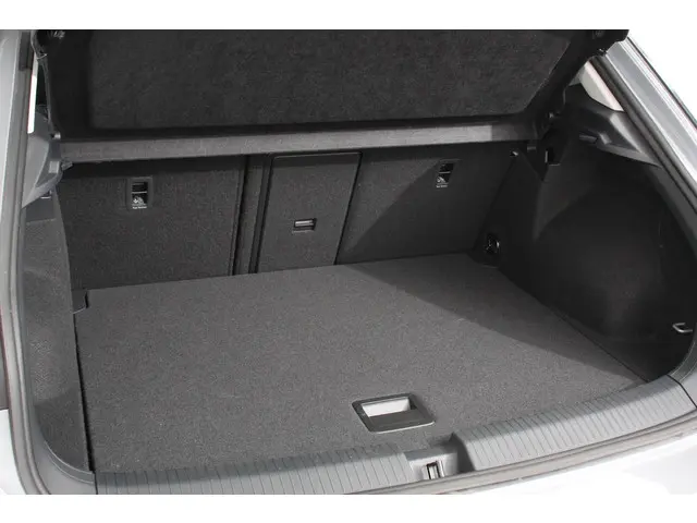 Volkswagen T-Roc 1.5 TSI 150pk DSG Style 2023 Benzine 25