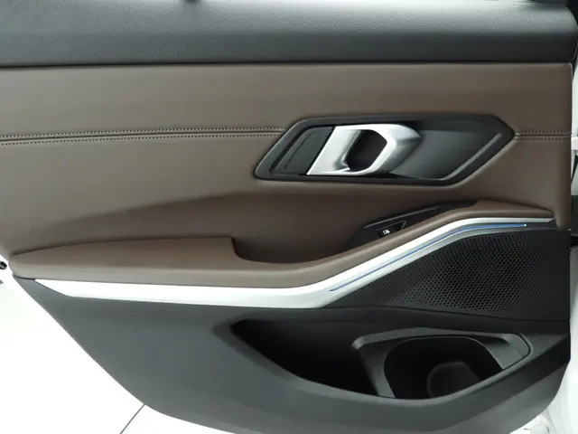 BMW 3 Serie Touring 330e 2024 Hybride Benzine 35