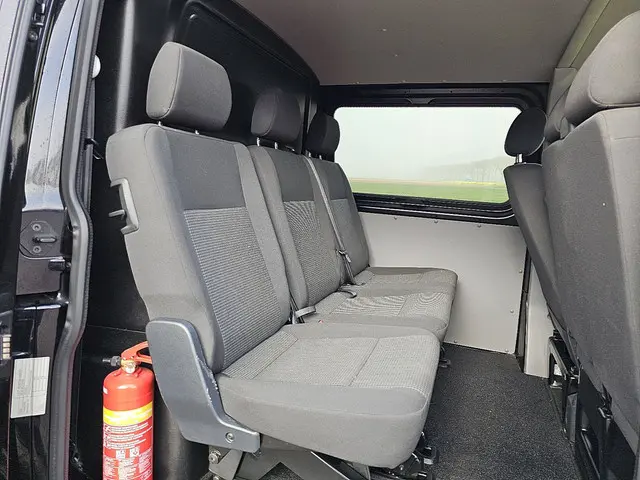 Volkswagen Transporter 2.0 TDI 2022 Diesel 12