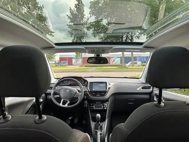 Peugeot 208 1.2 VTi Allure Clima.Navi.Pano 2014 Benzine 7