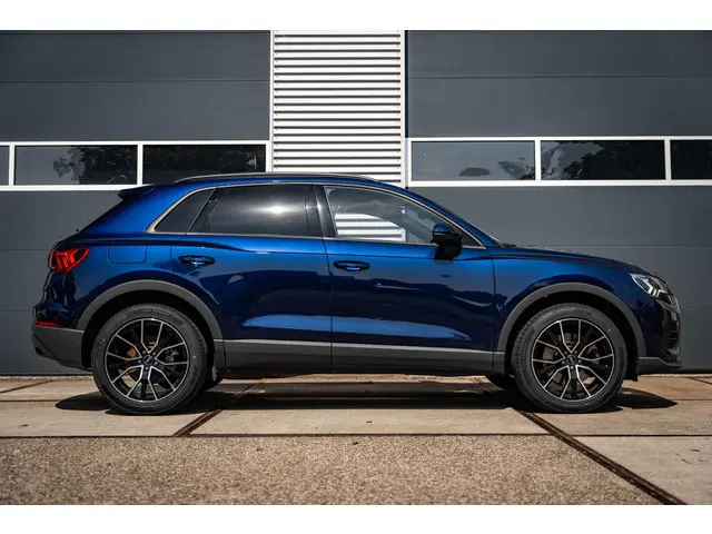 Audi Q3 45 TFSI e S edition 2022 Hybride Benzine 7