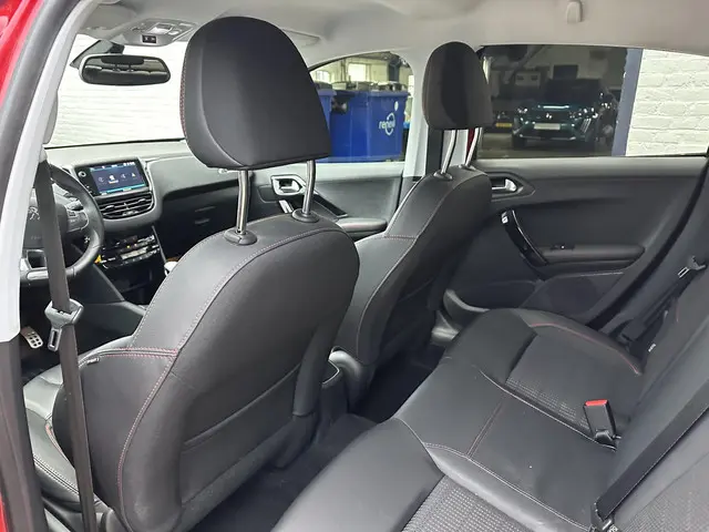 Peugeot 208 1.2 Turbo 110 PK GT-Line 2019 Benzine 26