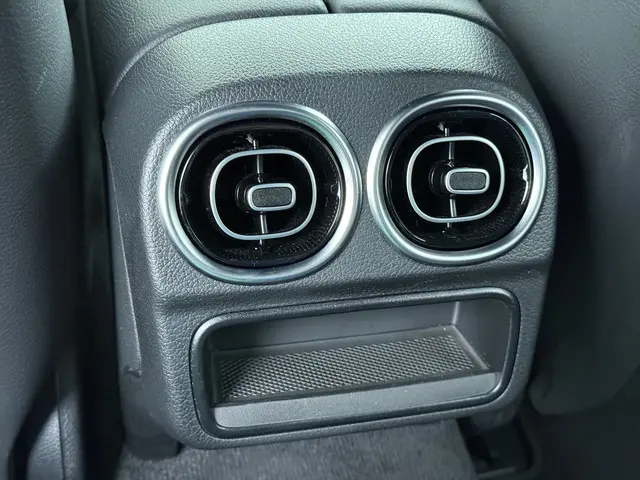 Mercedes-Benz C-Klasse 180 AMG Line 2024 Benzine 17