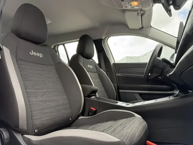 Jeep Avenger Longitude 54 kWh Aut. 2024 Elektrisch 12