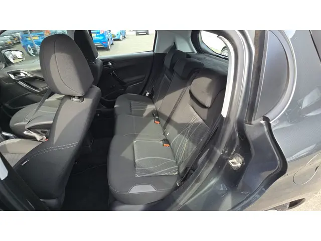 Peugeot 208 1.2 VTi Blue Lease 2012 Benzine 31