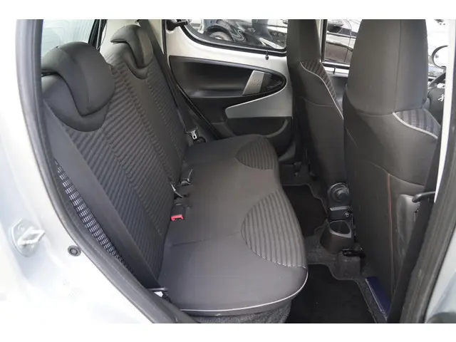 Peugeot 107 1.0 2013 Benzine 19