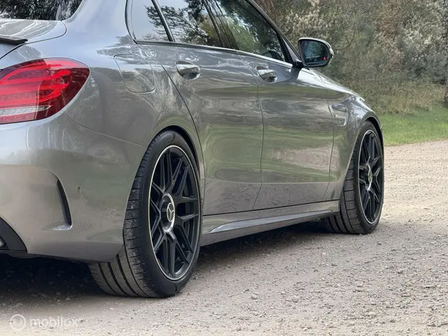 Mercedes-Benz C-Klasse AMG 63 2015 Benzine 11