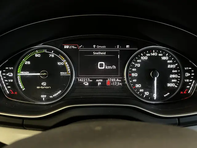 Audi Q5 50 TFSI e S edition 2020 Hybride Benzine 12