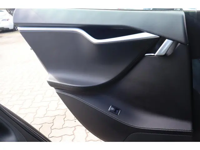 Tesla Model S 75D Base 2017 Elektrisch 17