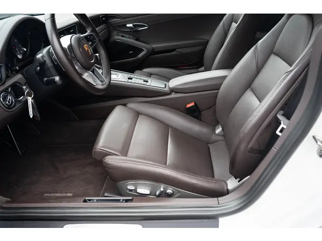 Porsche 911 3.0 Carrera S 2017 Benzine 52