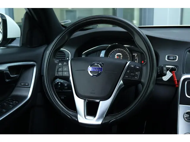 Volvo V60 2.0 T3 Polar+ Dynamic 2017 Benzine 24