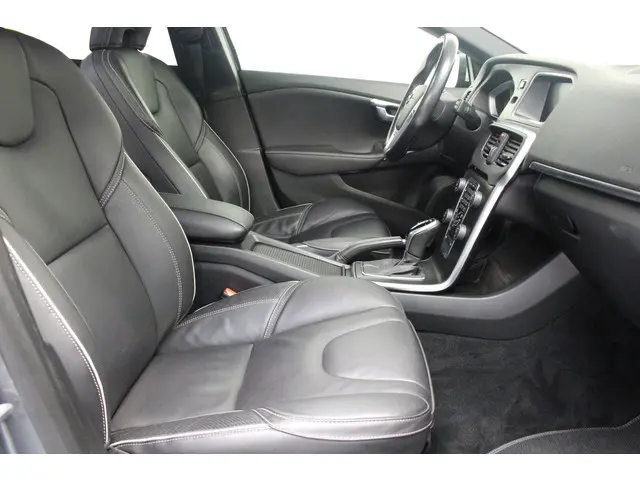 Volvo V40 T3 Polar+ Sport Automaat 2019 Benzine 7