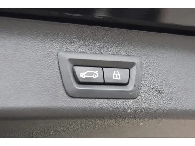 BMW 5 Serie Touring 520i High Executive 2018 Benzine 36