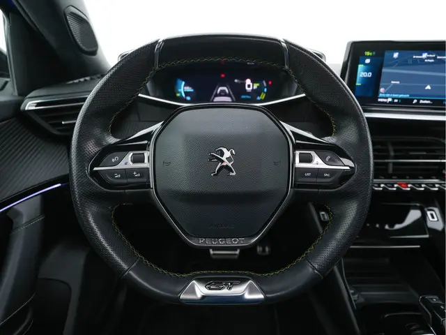 Peugeot e-2008 EV GT 50 kWh {SOH-91%} 2020 Elektrisch 18