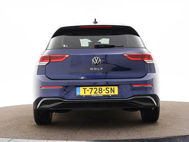 Volkswagen Golf 1.0 TSI 110pk Life 2023 Benzine 24