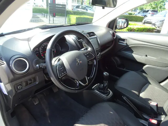 Mitsubishi Space Star 1.2 Active 2021 Benzine 7