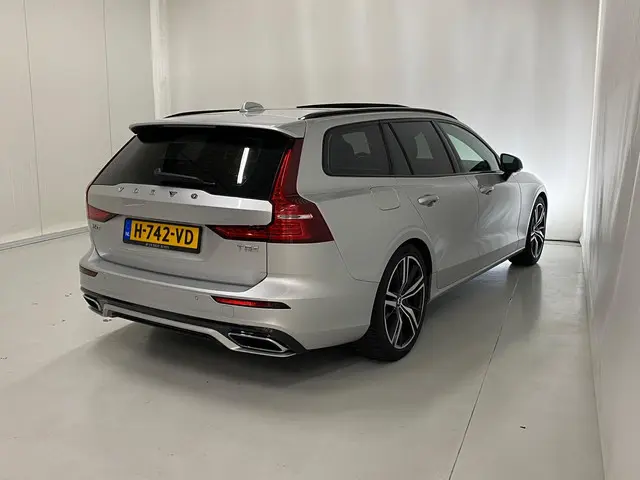 Volvo V60 2.0 T5 R-Design 2020 Benzine 3