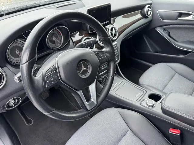 Mercedes-Benz GLA 200 AUTOMAAT *NETJES & GOED 2014 Benzine 7