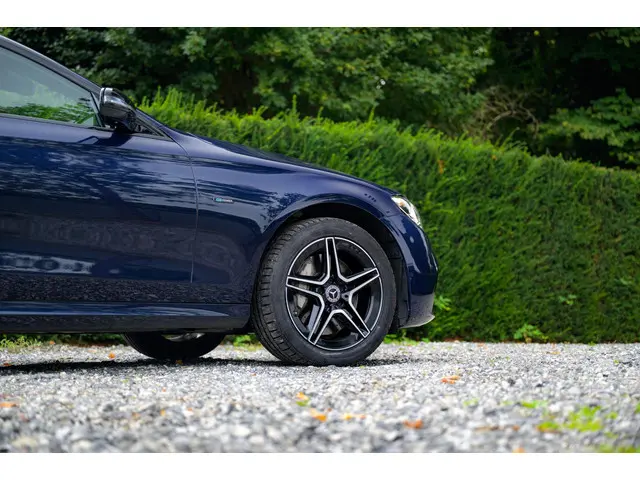 Mercedes-Benz E-Klasse 300 e AMG 2020 Hybride Benzine 27