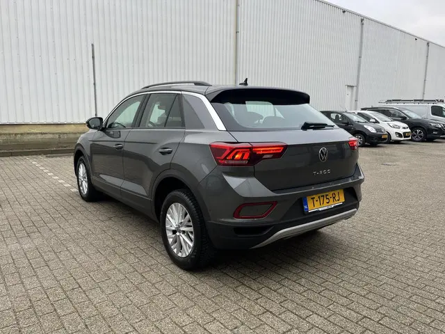 Volkswagen T-Roc 1.0 TSI Life 2023 Benzine 62