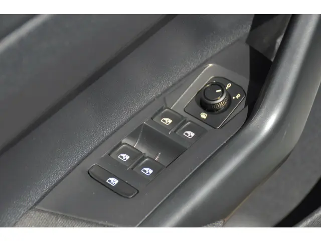 Volkswagen Polo 1.0 TSI Highline Business R 2021 Benzine 30