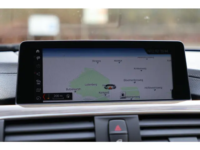 BMW 3 Serie 318i Luxury Edition 2019 Benzine 33