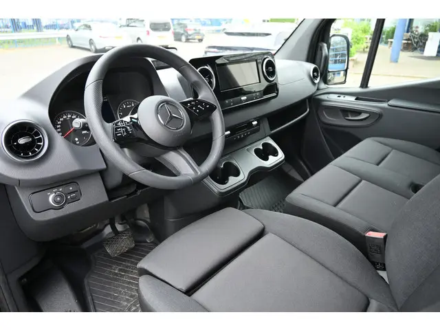 Mercedes-Benz Sprinter 317 CDI L2H2 Pro 2024 Diesel 4
