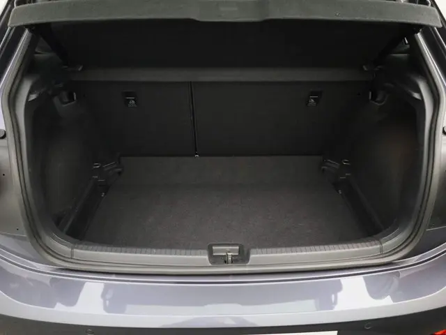 Volkswagen Polo 1.0TSI/95PK R-Line 2024 Benzine 22