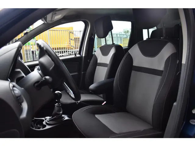 Dacia Duster TCe 125 4x2 10th Anniversary 2015 Benzine 10